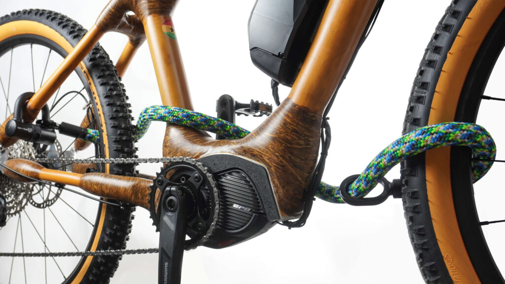 neon earth eyelet mit loop-through um beide räder vom myboo e-bike zeigt Naturverbundenheit