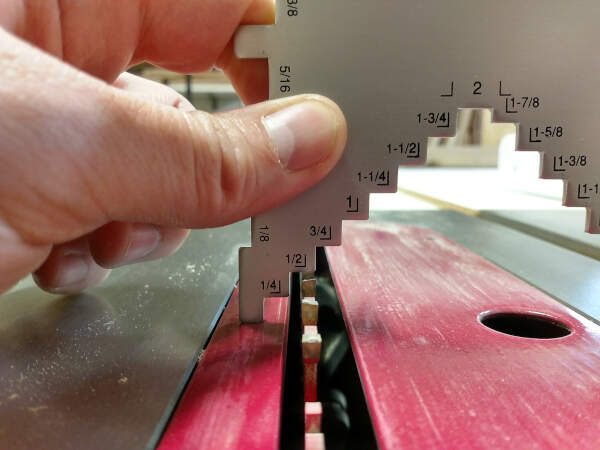 setting blade height for 1/2" to cut grooves for cabinet doors